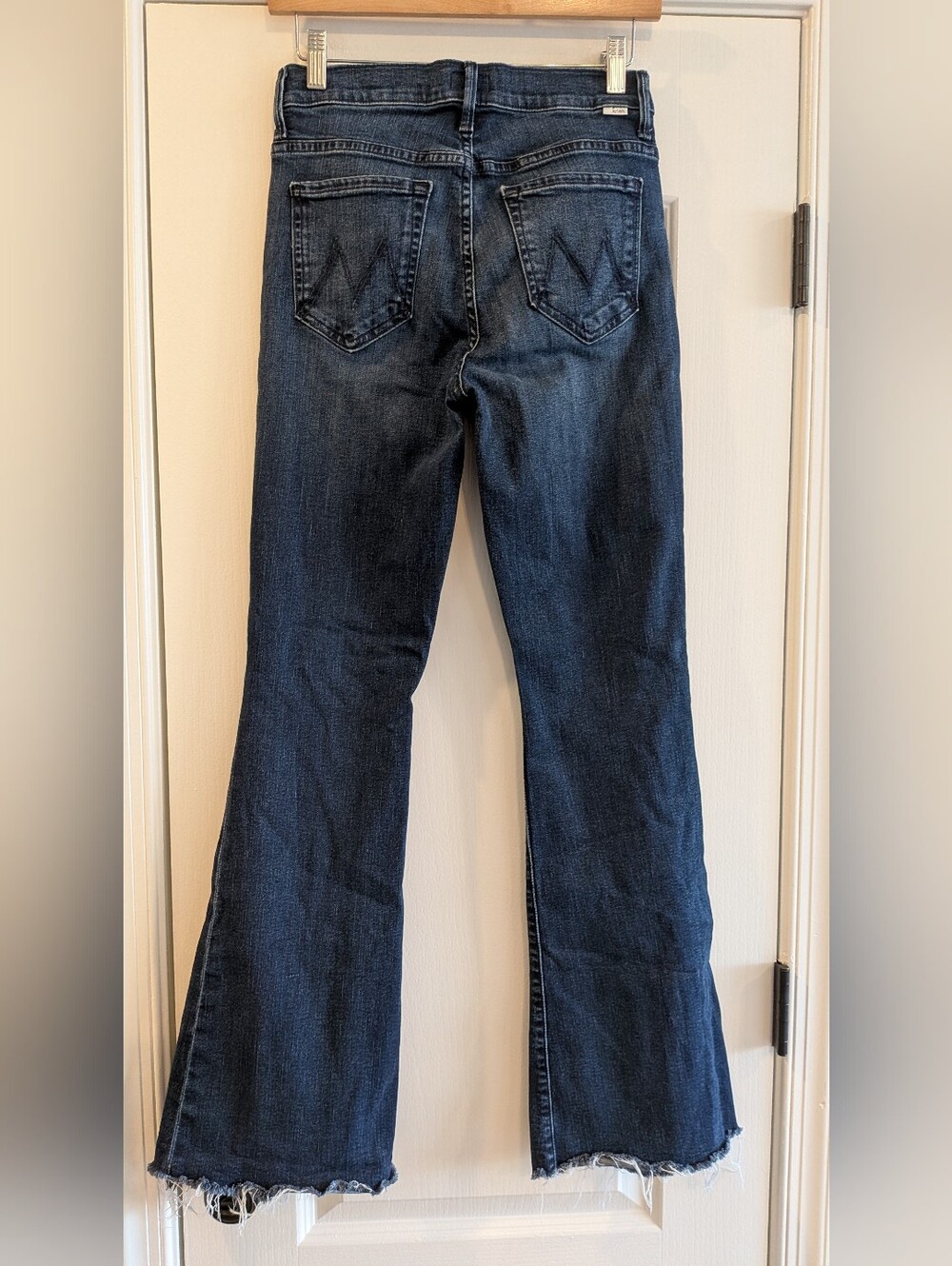 MOTHER The Weekender Fray Jeans Mint Condition Mid Rise Flare Dark Wash Size 27 - Picture 8 of 15